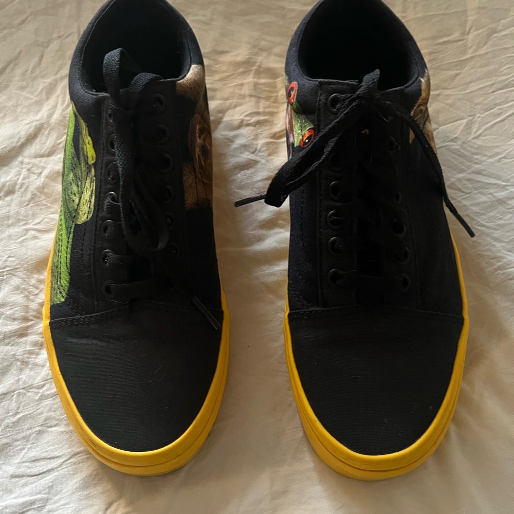 Vans x National Geographic Old Skool M’s size 7 W’s size 8.5